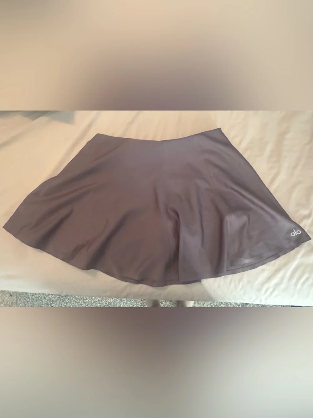 ALO Yoga Airlift Down the Line Tennis Skirt in Raisinette